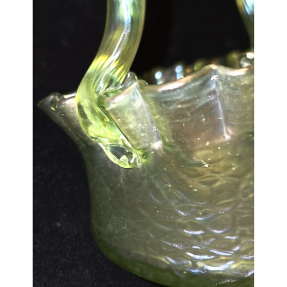 Loetz 1800s Green Iridescent Basket W/ruffled Rim GLOWS UV 365NM - Picture 7 of 9